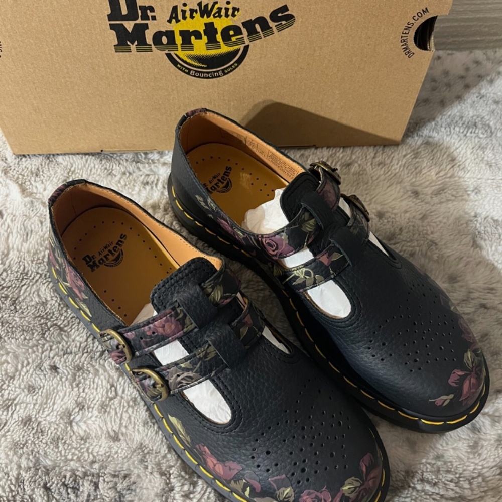 Dr. Marten's size 7 New 8065 with Roses Decayed New
